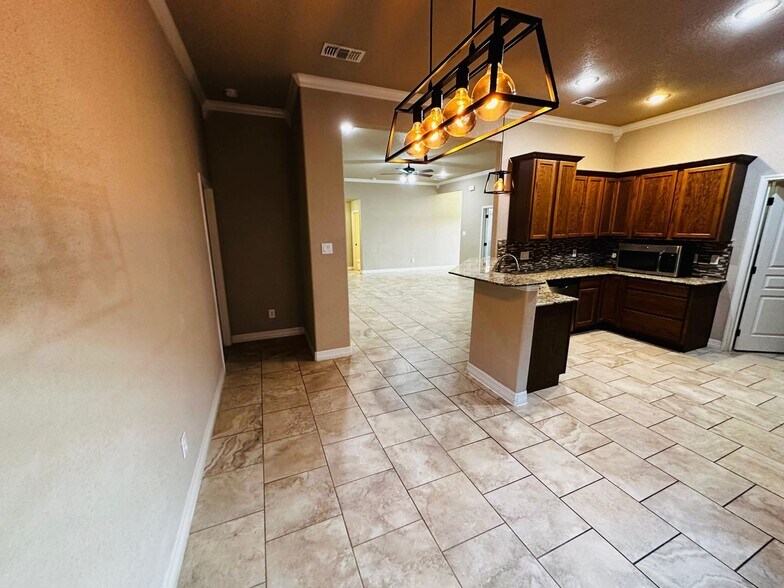 Building Photo - 1004 Chaucer Ln