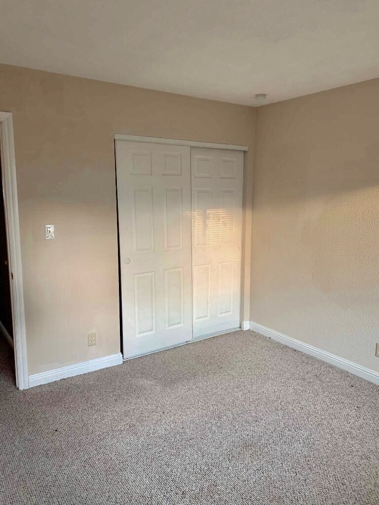 Building Photo - 2025 Benita Dr