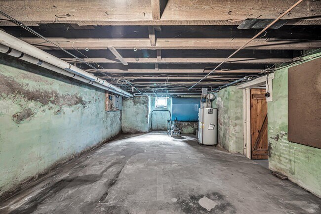 Building Photo - 376 N Main St
