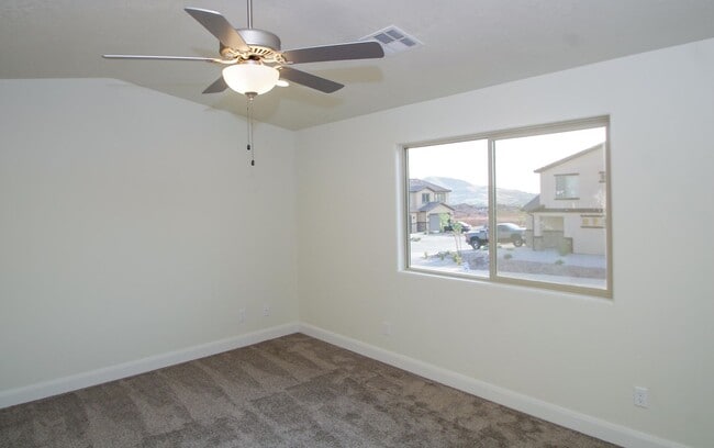 Building Photo - 4 Bedroom Townhome in Hurricane!