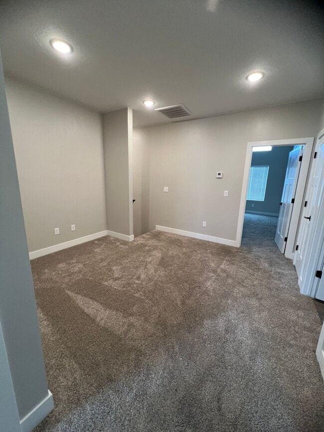 Building Photo - Available Now In Cross Hollow Hills