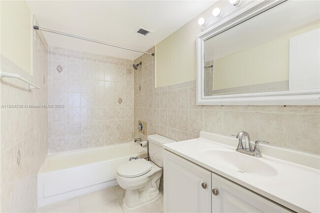Building Photo - 2821 N Miami Beach Blvd