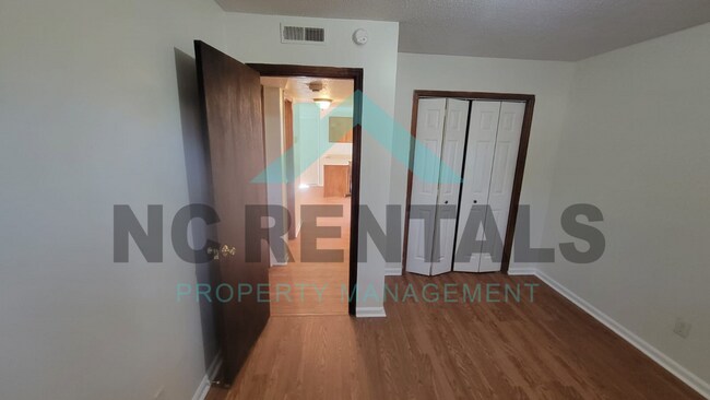Building Photo - 2559 Green Oaks Ct SE