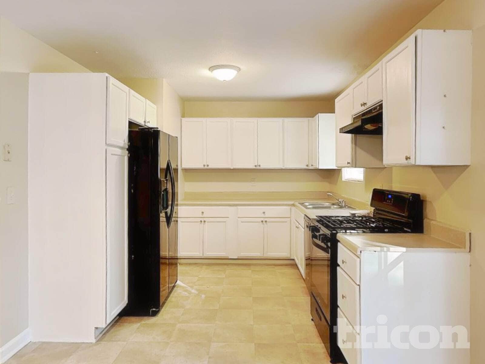 Building Photo - 8977 Tweeddale Dr