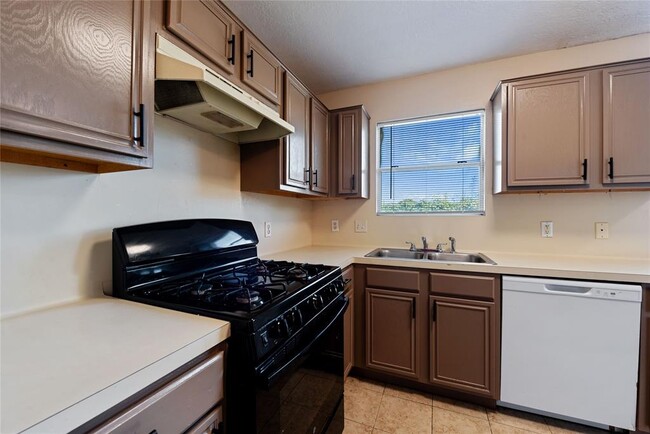 Building Photo - 8914 Pecan Pl Dr