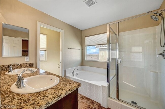 Building Photo - 985 Pebble Lake St