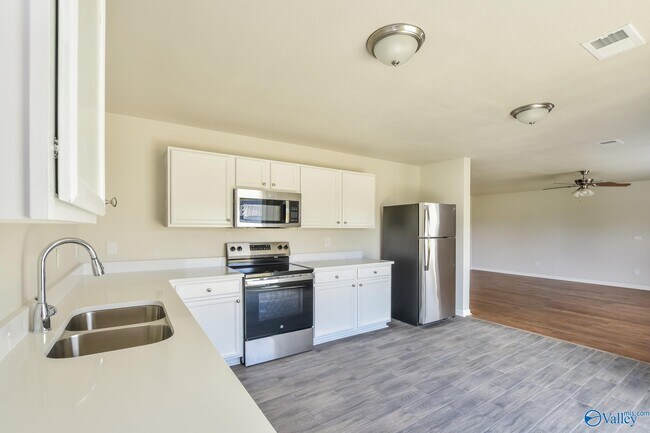 Building Photo - 123 Fire Fly Ln