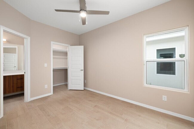 Building Photo - 3105 W Sandlewood St