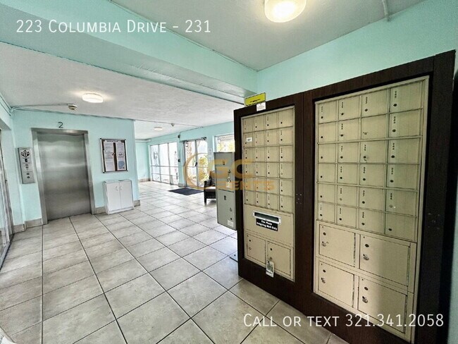 Building Photo - 223 Columbia Dr