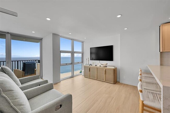 Building Photo - 525 N Ocean Blvd