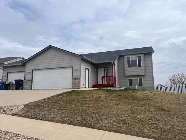 Building Photo - 4 Bedroom, 3 Bathroom Home for Rent