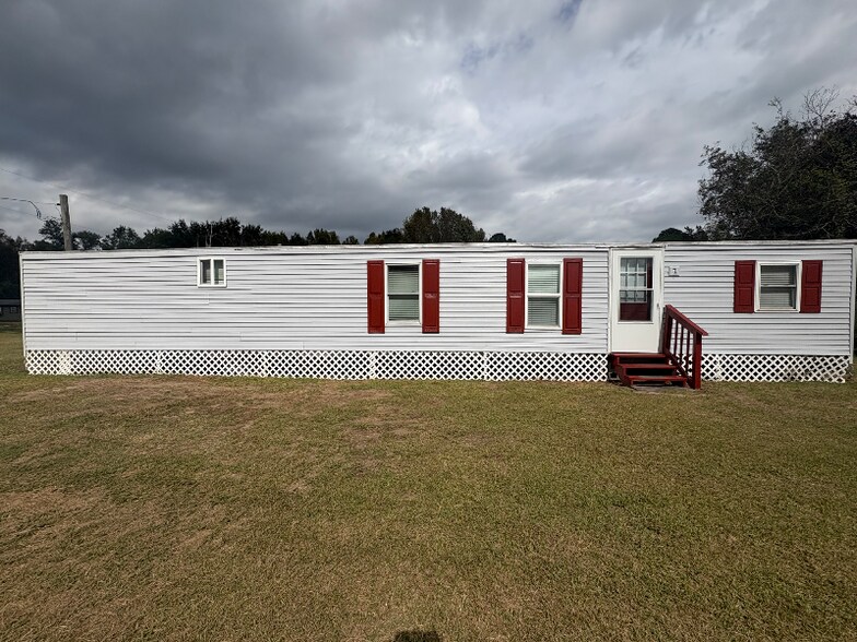 Primary Photo - 15 Little Ln