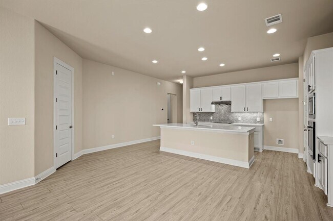 Building Photo - 709 Pinnacle View Dr