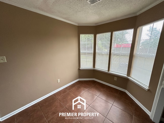 Building Photo - Charming 3BR/2BA Near Germantown | Fireplace & Bay Window Dining