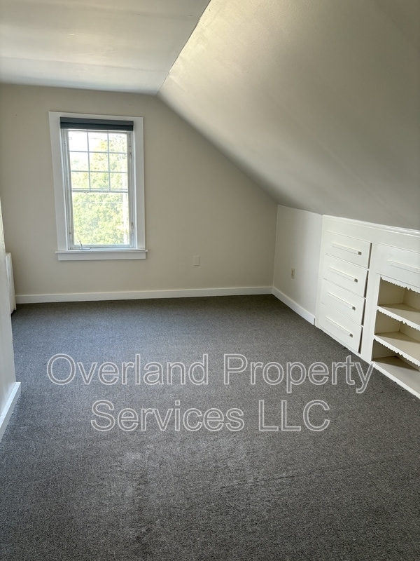 Building Photo - 188 Shelburne Rd