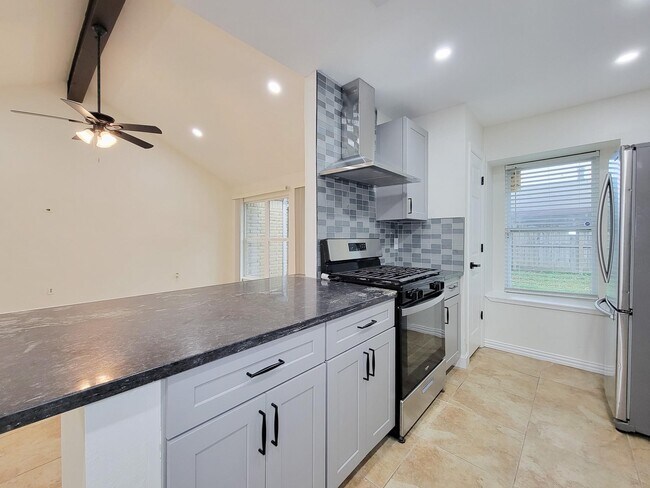 Building Photo - 10010 Sagecanyon Dr