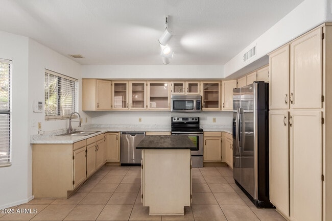 Building Photo - 4334 W Behrend Dr