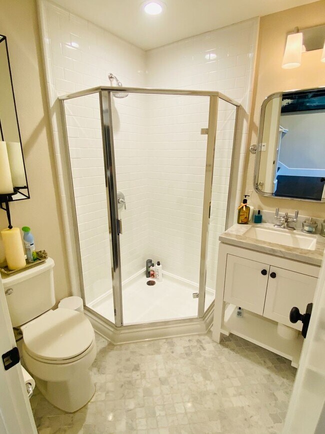 Building Photo - Modern 3 Bed 3 Bath Townhouse Near Downtown Campbell