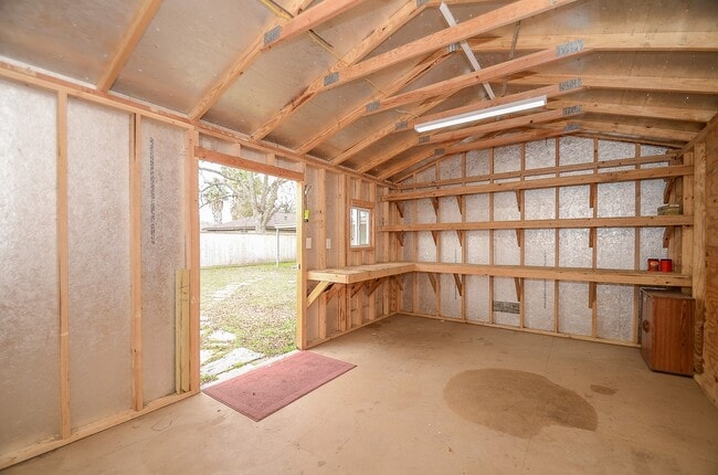 Building Photo - 142 Victoria Dr