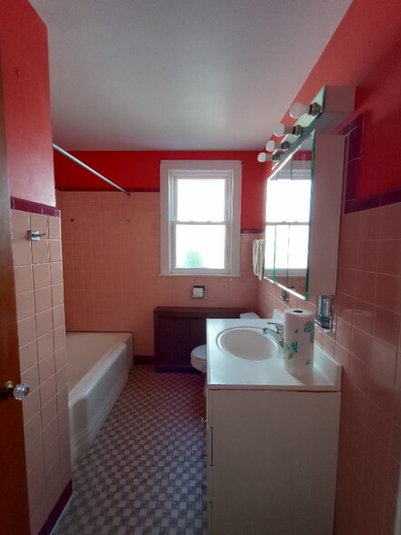 Building Photo - 5260 W Foster Ave