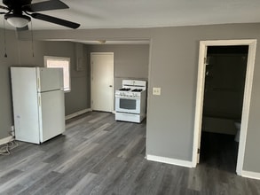 Building Photo - 4441 NE Winn Rd