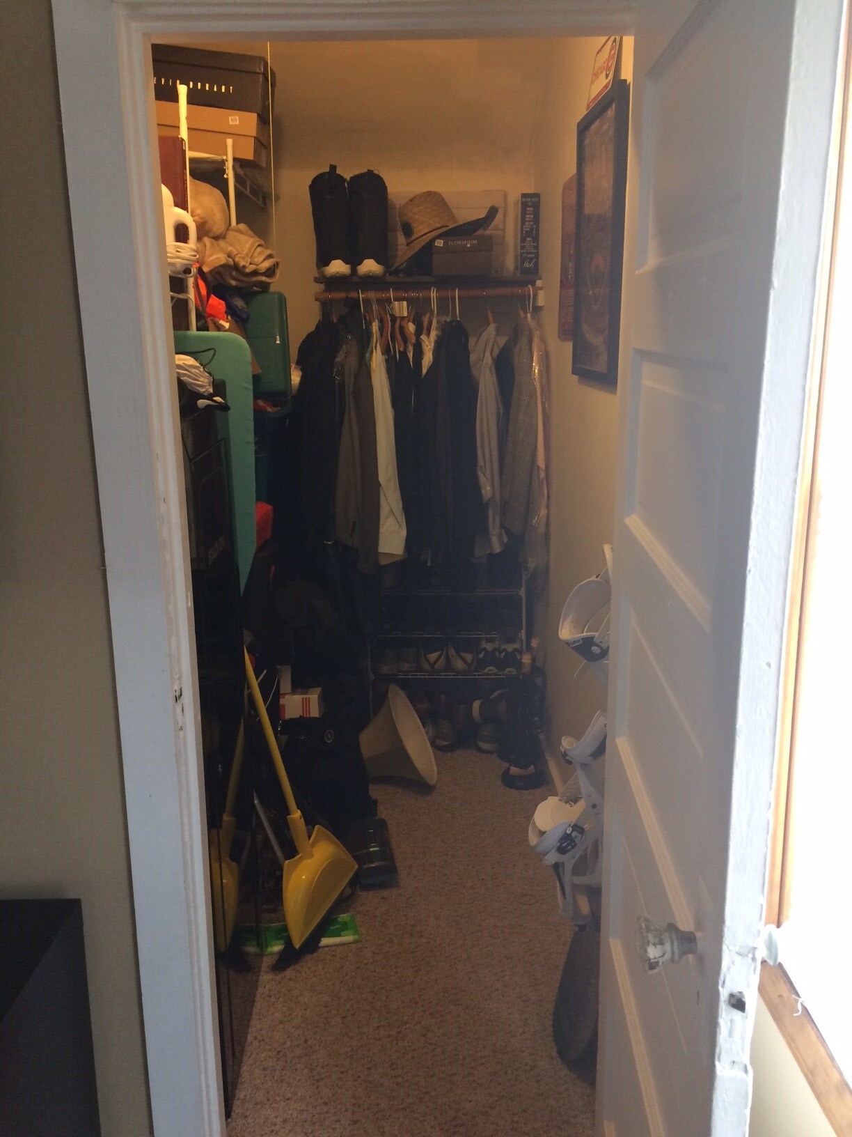 Walk-in Closet - 117 N 6th Ave