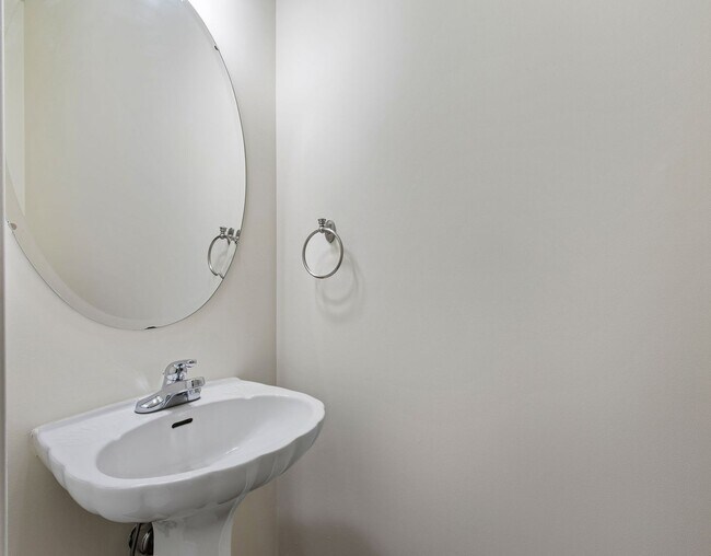 Building Photo - BEAUTIFUL 5 BEDROOM HOME IN HAMPTON PARK