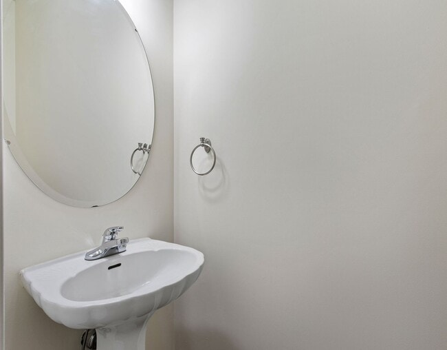 Building Photo - FABULOUS 5 BEDROOM RENOVATED HOME IN HAMPTON PARK