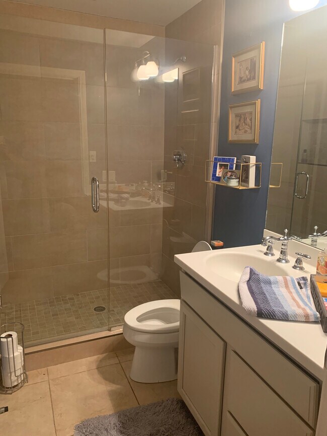 Building Photo - Very Nice 3 Bedroom 2 Bath Home in The Hei...