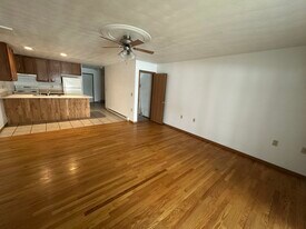 Building Photo - 1056 Lakeshore Dr