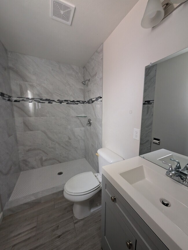 Building Photo - West Phoenix Fully Remodeled 3br