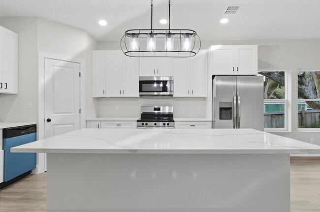 Building Photo - 2205 E 148th Ave