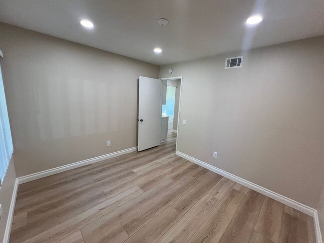 Building Photo - Capri Model Home in Leisure Village