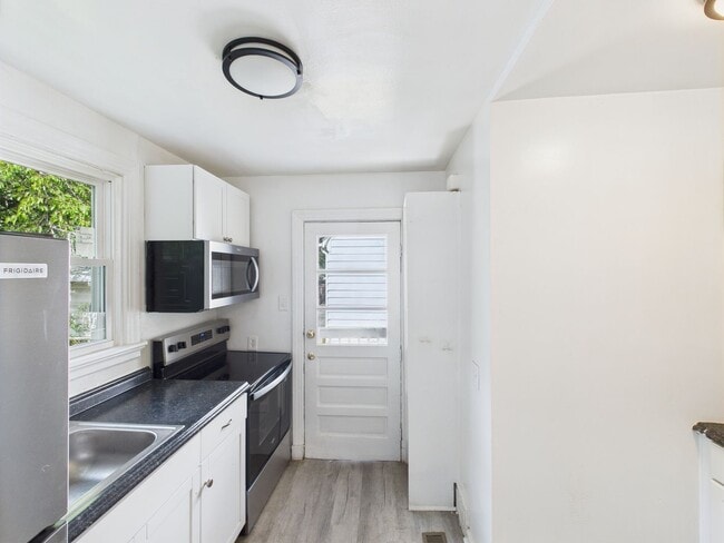 Building Photo - 3905 Larchmont Ln