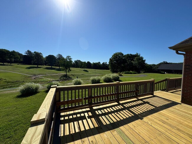 Building Photo - Steps from the Tee—Your Golf Course Home A...