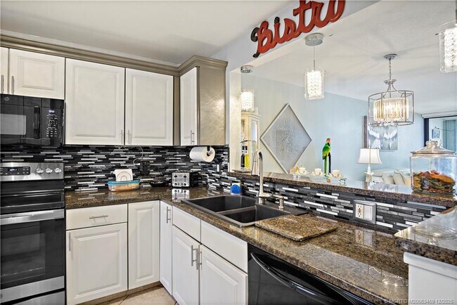 Building Photo - 9940 S Ocean Dr