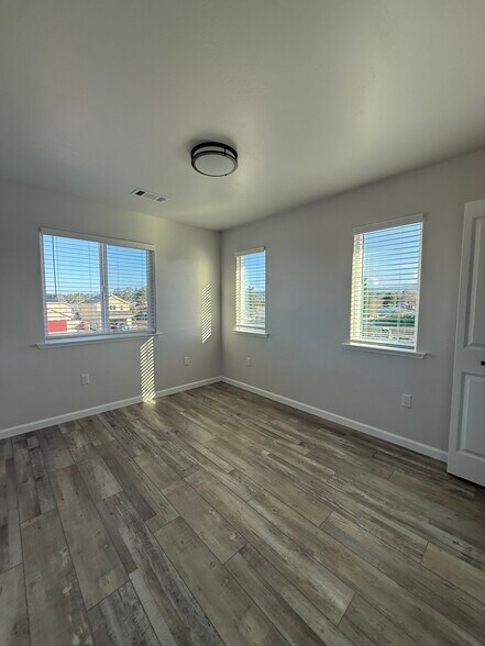 Building Photo - 1660 Ascent Pl