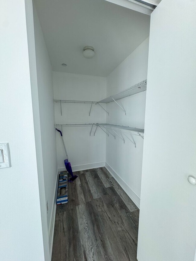 Building Photo - 350 NE 24th St