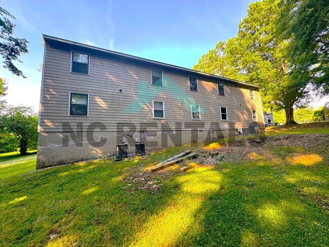 Building Photo - 663 Sunnybrook Rd