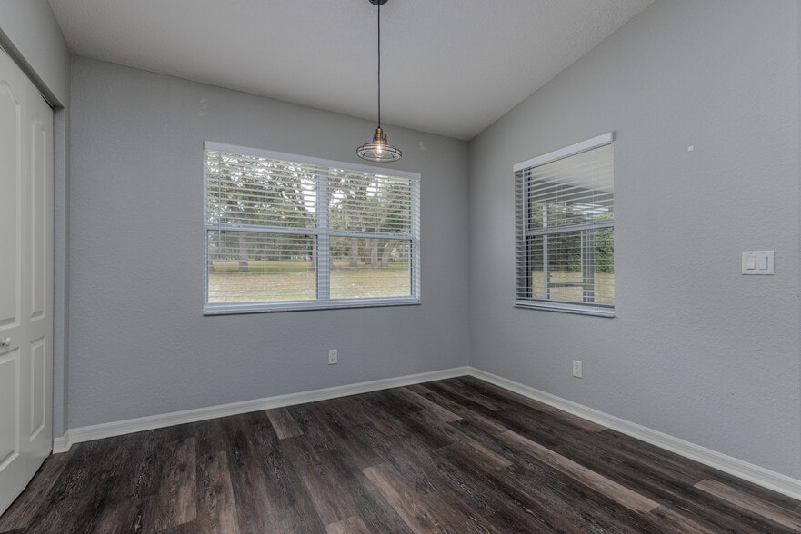 Building Photo - 320 N Fresno Ave