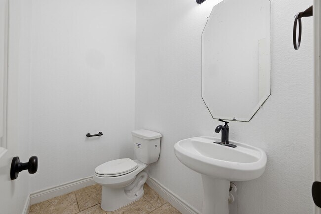 Building Photo - 135 Deerfield Meadow Dr