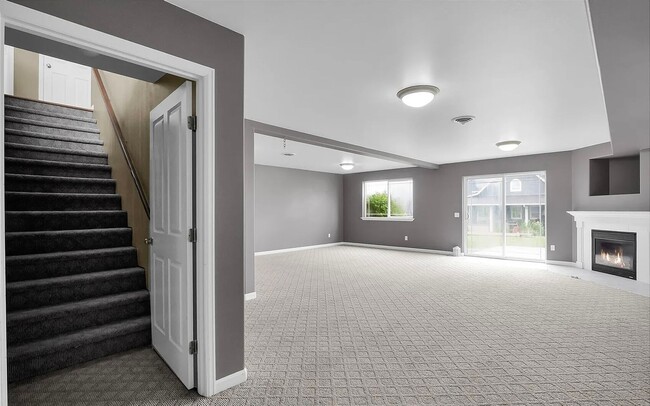 Building Photo - 10365 Rd 5.6 NE