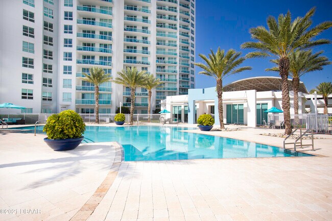Building Photo - 241 Riverside Dr