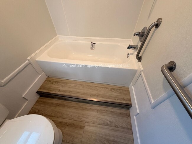 Building Photo - BEAUTIFUL 3/2 AVAILABLE NOW! ASK ABOUT OUR SPECIALS!!!