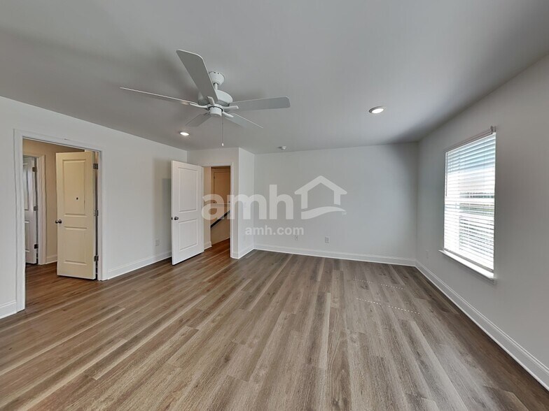 Building Photo - 44 Pointe Dr