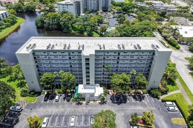 Building Photo - 2240 N Cypress Bend Dr