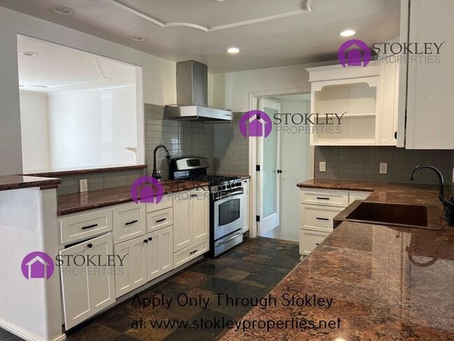 Building Photo - 2427 Sycamore Ave