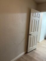 Building Photo - 1075 W State St