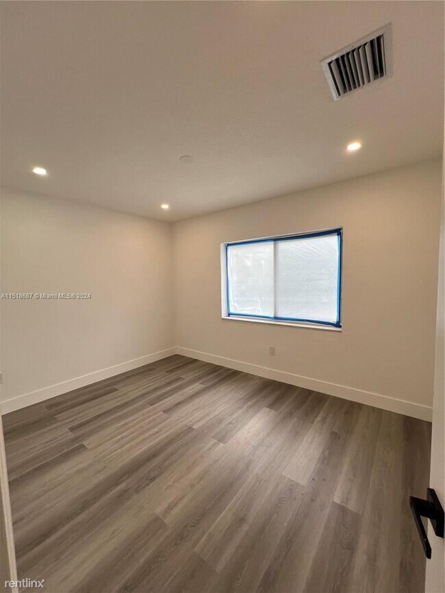 Building Photo - 3 br, 2.5 bath House - 5511 NW 1st Ave # 5511