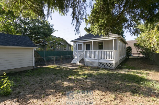 Building Photo - 2 Bedroom Home Available in Southeast Port...